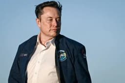 Trump vs. Musk: Political Feud Reignites Amid Scrutiny of SpaceX and Tesla Government Ties