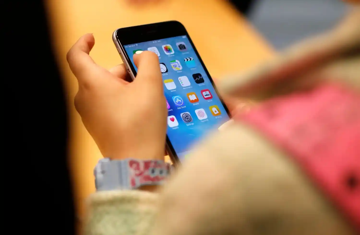 Study Reveals Addictive Use—Not Screen Time Alone—Is the Real Threat to Youth Mental Health