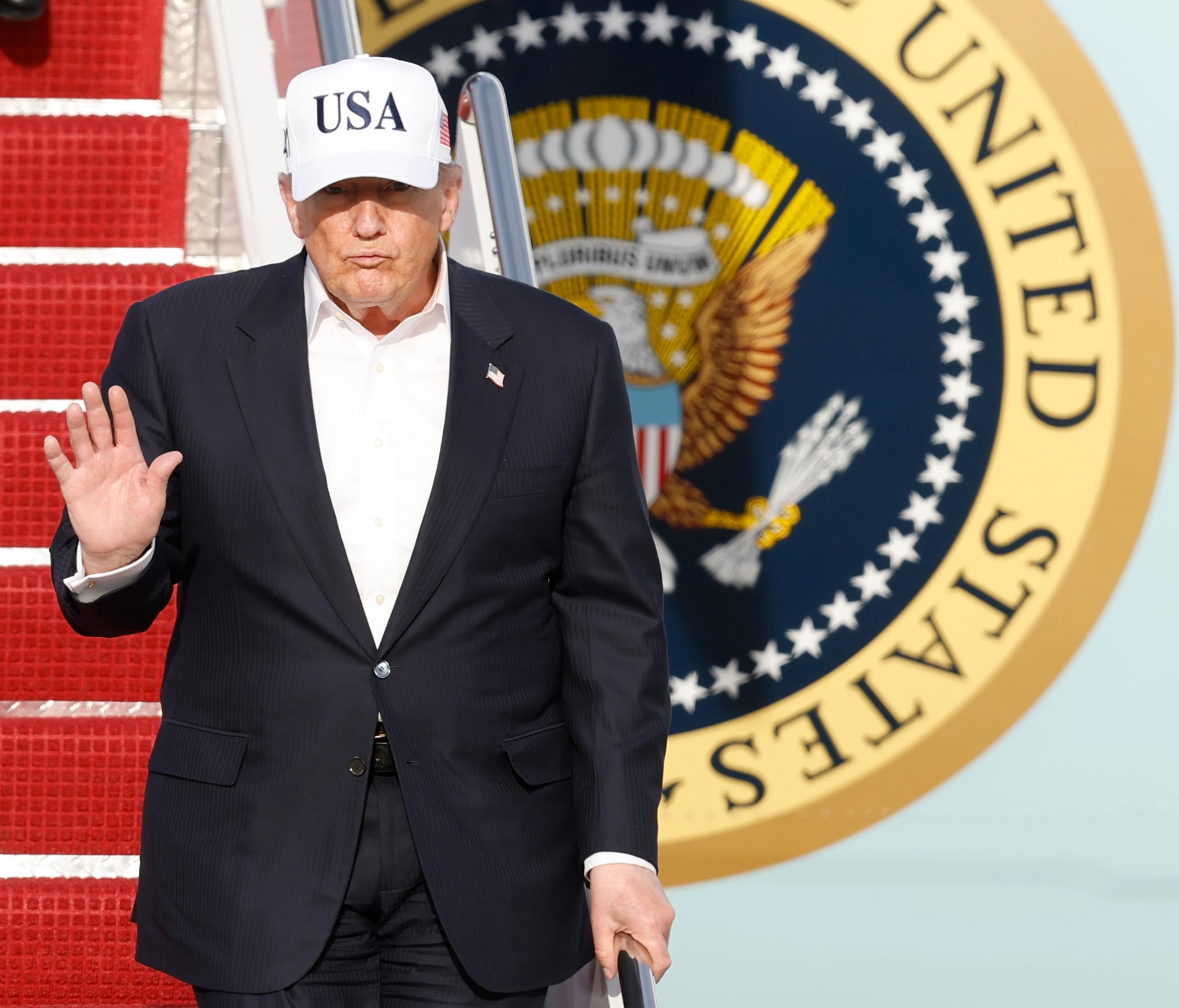 Trump’s Tough-Talk Foreign Policy Hits a Wall as Iran Tightens Grip on Strait of Hormuz